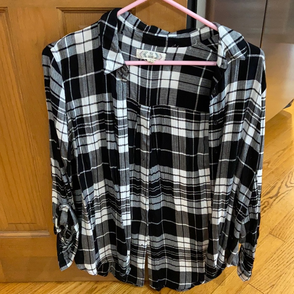 Cute black and white flannel shirt - Picture 1 of 4